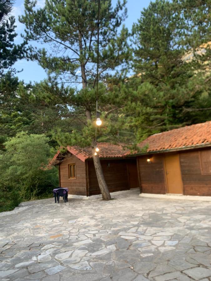 The Old Man'S Chalet Villa Dukat Exterior photo
